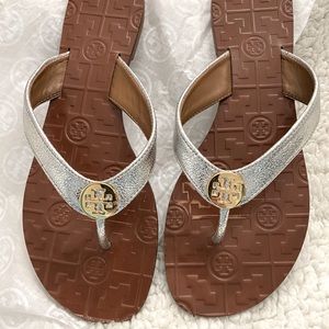 Tory Burch Thora Reverse Metallic Silver Sandal s9